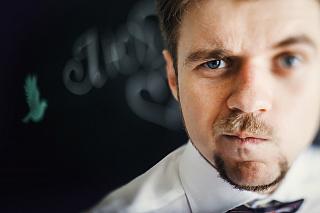 Теории заговора: почему люди в них верят? 