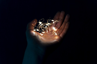 Магическое мышление: когда вера в чудо помогает, а когда — мешает жить?